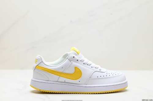 真标 Nike Court Vision Lo Nn Ess 低帮百搭透气休闲运动板鞋，经典耐用的设计，兼顾舒适脚感和出众风范，演绎匠心之作。结构性的支撑贴合感