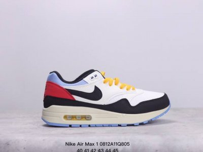 真标nike Air Max 1 Air Max 气垫 全新配色 鞋身材质均选择皮革、织物、麂皮多种材质覆盖，保证质感的前提下，层次感也相当不错。细节方面，除了