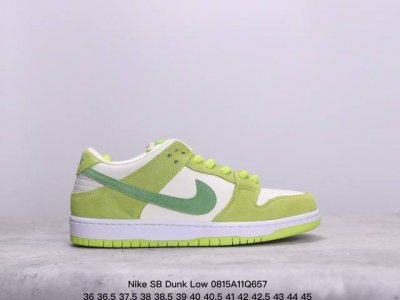 耐克nike Sb Dunk Low Sb 扣篮系列复古低帮休闲运动滑板板鞋。采用脚感柔软舒适zoomair气垫，有效吸 收滑板等极限运动在落地时带来的冲击力，