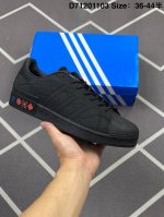140 阿迪达斯Adidas三叶草 Originals Superstar贝壳头系列低帮经典百搭休闲运动板鞋 货号:Gx8826 编码：D71201103 Si