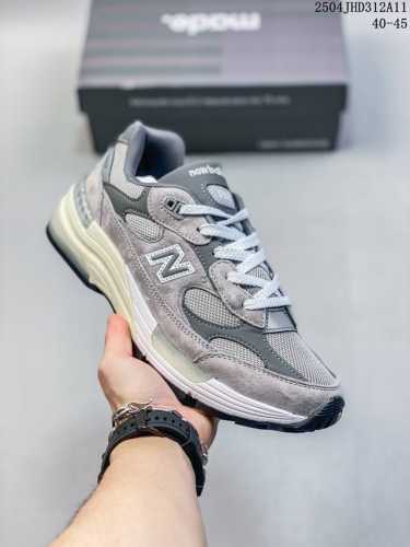 真标Jjjjound X New Balance Nb 992 复古 舒适 翻毛皮减震防滑耐磨透气包裹性速干 低帮 休闲跑步鞋 货号:M992J2 尺码:40