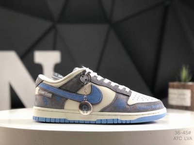 公司级带半码Nike Dunk Low 此款主张打破传统的工业化流水线设计限制，以Made By Ideas的超级创意为理念，集结众多潮流设计师，结合时下最In
