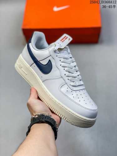 公司级耐克Nike Air Force 1’07 Low空军一号低帮百搭休闲运动板鞋。柔软、弹性十足的缓震性能和出色的中底设计，横跨复古与现代的外型结合，造就出