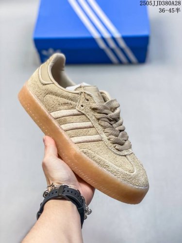 adidas Originals Sambae W 百搭单品 复古桑巴板鞋 这款桑巴鞋展示了高质量的工艺 带有装饰的超锁缝制和无缝的手感 柔软 柔软的皮革造型和