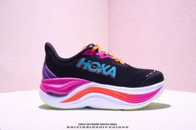 190公司级Hoka Skyward X厚底增高运动老爹鞋，助力跑者轻松开跑。Hoka推出了一款定位于顶级缓震的现象级跑鞋——Skyward X，不出所料，在S
