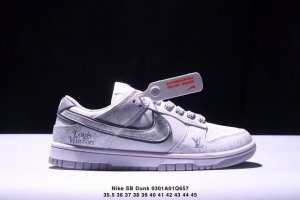 耐克Nike Sb Dunk Low 扣篮系列复古低帮休闲运动滑板板鞋。采用脚感柔软舒适Zoomair气垫，有效吸收滑板等极限运动在落地时带来的冲击力，为街头运