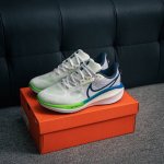 核心私 Nike Air Zoom Vomero 17 登月17 夏季新款缓震休闲跑鞋 内置全新缓震Zoom气垫 官方夏季主推款式 货号：Fb1309 100