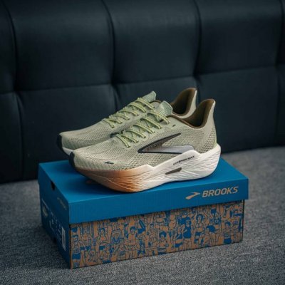 核心私 Brooks布鲁克斯Hyperion Max 烈风2 减震竞速马拉松专业跑鞋 货号：110434 1D 406 尺码：40 40.5 41 42 42.