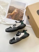Size: 27-37码 又软又轻便上脚率超级高 Nk 舒适稳固儿童休闲鞋 人体工学设计有效减轻足部负担 魔术贴设计，撕开调节松紧 舒适内里贴脚细腻，触感柔和