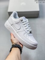 公司带半码 耐克Nike Air Force 1 07 空军一号低帮百搭休闲运动板鞋 柔软 弹性十足的缓震性能和出色的中底设计 横跨复古与现代的外结合 造就出风
