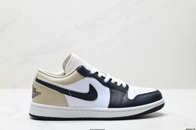 公司级Nike Air Jordan 1 Low Aj1乔1低帮休闲板鞋 同步官方配色 市场唯一独家头层皮打造 原鞋原档案开发 原厂皮料 原档冲孔鞋头 正确满胶
