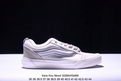 Vans 敢爱敢出格 蛇年生肖款限定出货 小心巨蛇出没！Vans蛇年开启生肖系列新轮回为了迎接明年农历新年，Vans 也通过自家设计师推出一整套 Vans蛇年限
