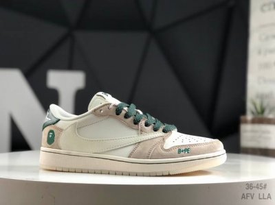 290 公司级带半码Stussy X Air Jordan 1 Low 此款主张打破传统的工业化流水线设计限制，以Made By Ideas的超级创意为理念，集