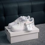 250 核心私 Air Force 1 原装级别 原楦头原纸板 打造纯正空军版型专注外贸渠道 全掌内置蜂窝气垫 原盒配件 原厂中底钢印、拉帮完美 货号：Fn03