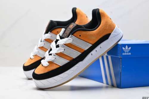 230 公司级Adidas Adimatic Low 马蒂奇系列低帮 复古鲨鱼面包鞋运动休闲滑板板鞋 整个鞋面由色彩艳丽的麂皮制成 搭配品牌标志性大尺寸三条纹