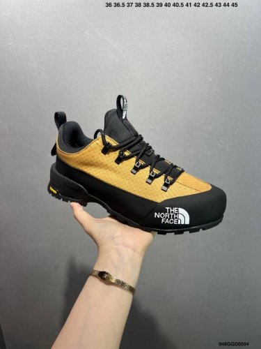 公司级北面The North Face Glenclyffe 面料采用进口磨砂牛皮 公司级版本 鞋底采用Vibram黄金大底 专门为鞋底设计的橡胶以出色的耐磨性