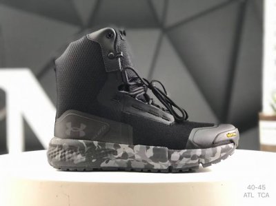 220 安德玛 Ua X Project Rock Delta 无缝构造，透气的网眼布面料，轻质而结实,反光细节设计有助提升弱光环境下的可视度,注塑后跟承托杯，