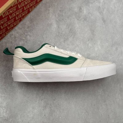 本地 核心私 万斯 Vans Old-Skool 面包鞋 坎普尔 茱利安系列低帮复古硫化休闲运动板鞋“肥胖版大Logo” 要说整个年最为热门的鞋型之一， 面包鞋