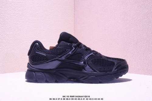 公司级Nk V5 Rnr系列 白棕 复古Y3K风格舒适百搭跑步鞋 融合了复古与现代设计元素，轻量化设计，鞋面采用透气网眼材料，搭配轻质泡沫中底，缓震舒适，适合日