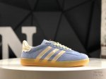 160 z Adidas Gazelle Indoor Trainers 羚羊内训系列低帮复古百搭休闲运动德训风板鞋“浅蓝冰淇淋” 货号：Jr8029 尺码：3