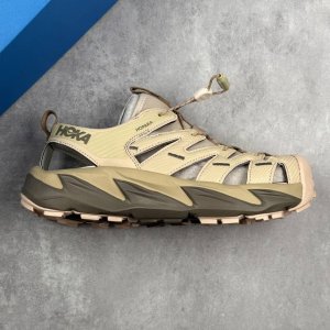 本地250 核心私 hoka One One Hopara 户外机能山地凉鞋 #鞋型从外观就给人强烈的户外机能感，粗犷率性的厚底设计，继承了 Hoka One