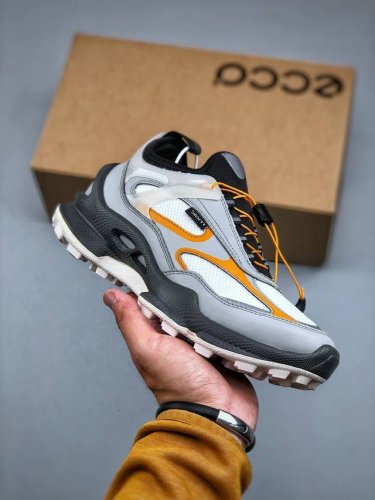 ecco爱步皮条带网 透气，经典和现代工艺品质融合 精选小牛皮面料 百搭休闲老爹鞋 舒适性相当不错 版型楦型非常到位上脚 专柜热销款 独有鞋型设计 特有Logo
