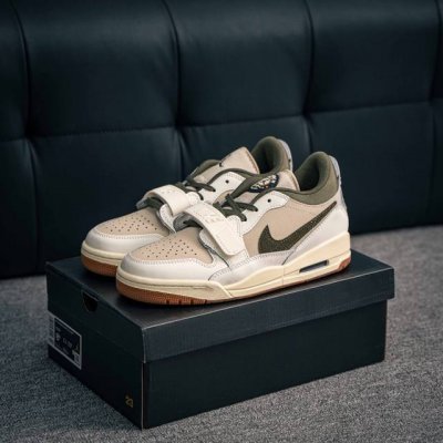 核心私 Nike Air Jordan Legacy 312 Low 乔丹 Aj 312 最强三合一混合版 有着交错结合的设计，它的名字就展现出它所包含的鞋款元
