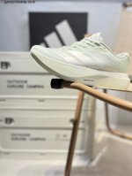 Ad Adizero Evo Sl Jh6超轻透气缓震跑鞋 #以令人难以置信的138克重量，刷新了跑鞋轻量化的记录，阿迪在材料科学和工艺技术上的深厚积累。 #全