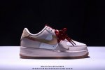 140 耐克Nike Air Force 1 ‘07空军一号低帮百搭休闲运动板鞋。柔软、弹性十足的缓震性能和出色的中底设计，横跨复古与现代的外型结合，造就出风靡