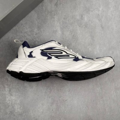 本地 核心私 Xa版 Balenciaga巴黎世家16代 Monday 其前卫的设计、夸张的体积和反光细节赋予其特别的轮廓 采用头层牛皮材质制成，带来良好脚感，