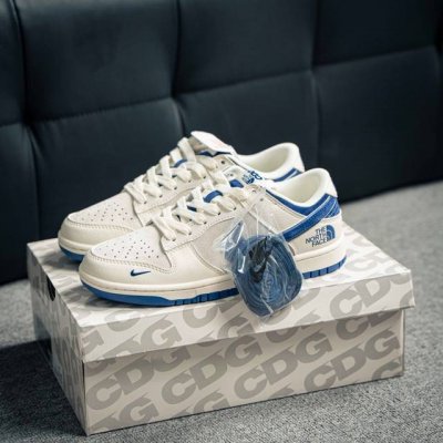 Nike Dunk 全套原楦原模倾力打造完美版型 独家原厂航空铝磨具打磨大底 鞋头坡度极致还原 无解鞋型 原盒原配 圈内天花板工艺 原厂冲刀 超高清洁度 全鞋零
