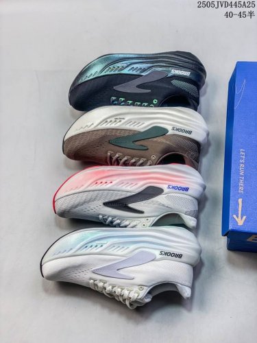 新品公司级 布鲁克斯 Glycerin Max 超级甘油:舒适的增高神器 Brooks Glycerin Max是一款极具突破性的顶级缓震运动跑鞋 由百年专业跑