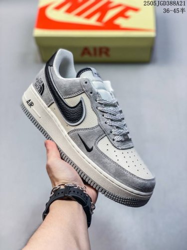公司带半码 耐克Nike Air Force 1 07 空军一号低帮百搭休闲运动板鞋 柔软 弹性十足的缓震性能和出色的中底设计 横跨复古与现代的外结合 造就出风