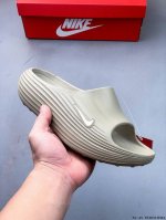 集图 nike Reactx Rejuven8男子凉鞋采用质感柔软且出众回弹的 Reactx泡绵 缔造非凡舒适的日常穿着体验 助你保持活力 鞋面透气孔设计 营造