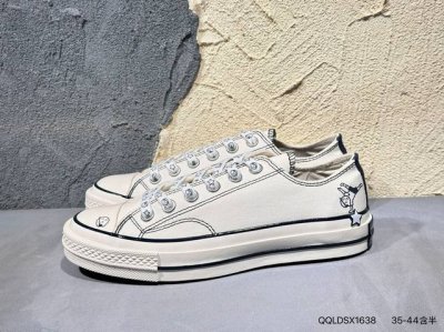 新品上市实拍 Noritake X Converse Sbb插画师联名 匡威高帮休闲板鞋 #Noritake 手绘元素 X 耐磨帆布材质，低调中藏着治愈细节。黑