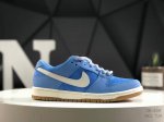 耐克Nike Sb Dunk Low Pro 复古低帮 休闲运动滑板板鞋。采用脚感柔软舒适Zoomair气垫，有效吸收滑板等极限运动在落地时带来的冲击力，为街头