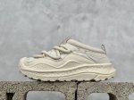 Hoka One One Ora Primo 内里薄绒 秋冬季保暖半拖 实拍首发 这款鞋无论从脚感上 设计上都是当 顶流 极具穿搭属性 时尚感很足 外型设计相当
