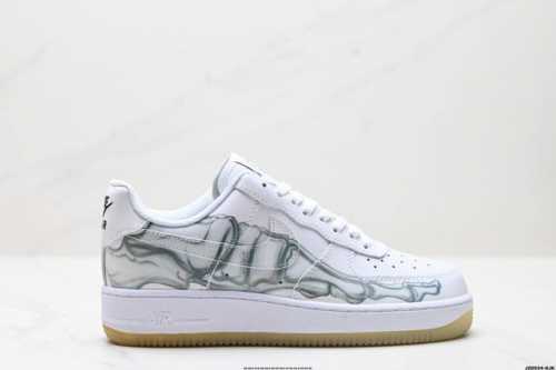 真标耐克Nike Air Force 1’07 Low空军一号低帮百搭休闲运动板鞋。柔软、弹性十足的缓震性能和出色的中底设计，横跨复古与现代的外型结合，造就出风
