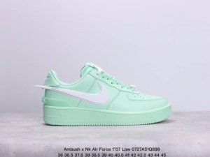 公司级ambush X Nk Air Force 1‘07 Low ”Phantom“ 联名款 空军一号低帮休闲板鞋 #鞋款鞋身以及内衬均采用了纯色皮革打造，标