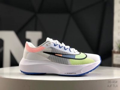 160 真标带半码耐克 Nk Zoom Fly 5 耐克超弹轻盈跑步鞋 鞋款搭载 Flyknit 材料 打造出众弹性 易于穿脱。采用React技术 轻盈耐穿泡绵