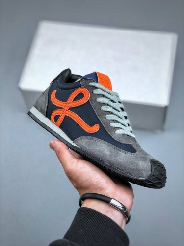 loewe Ballet Runner 2.0 Sneakers 芭蕾舞2.0系列阿甘复古风德训薄底百搭休闲运动鞋 全手工拉帮工艺成型 采用反绒牛皮革拼接头层皮