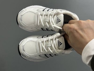 a家新款Res*Ponse松紧带儿童老爹鞋 Size：28-37码 专柜同步新款 老爹款式真的太好搭配了 松紧带设计，穿脱超方便 橡胶耐磨组合大底，脚感超赞