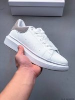 集图 Alexander Mcqueen 麦昆 经典款 想不出有任何理由不收它！面料采用进口丝绸亚光原版牛皮 最新材料 水染羊皮内里，牛皮垫脚 原版大底 回弹度