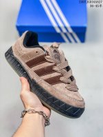 真标带半码 阿迪达斯 鲨鱼面包鞋 新联名开启,日本知名球鞋店铺atmos X Adidas Adimatic Low马蒂奇系列低帮复古鲨鱼面包休闲运动休闲滑板板