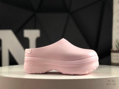 80 ad Originals Adifom Stan Smith Mule 防滑耐磨轻便运动凉鞋穆勒厨师鞋 轻松脚感 一穿即走 这款拖鞋旨在致敬经典的Stan