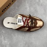 本地 核心私 Miumiu X New Balance 530系列 意大利奢侈品牌 缪缪联名款 低帮经典复古休闲半拖 #鞋款采用解构和轻盈的设计，彷旧的布料包覆