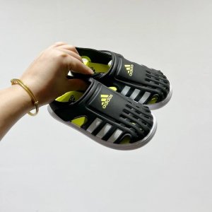端午福利 专柜版Adidas小海马三代儿童凉鞋 size:22-35码 Adidas小海马三代童鞋 踩出快乐的步伐设计超级萌萌哒 色彩斑斓 就像彩虹在脚边跳舞
