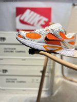 nike V5 Rnr 舒适百搭防滑耐磨 低帮跑步鞋 舒适有型适合日常穿着该鞋款延续千禧年经典设计搭载泡绵中底厚实而轻盈匠心细节巧搭立体耐克勾标志焕新演绎复古跑