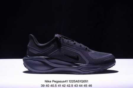 Nike 飞马新鞋 触感柔软，质感升级！随着“耐克 蓝图 系列”在巴黎的盛大发布，全新一代 登月41代 Nike Pegasus 41也正式登场啦！Nike P - 点击图像关闭