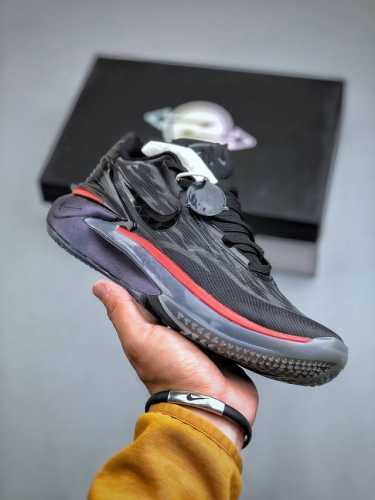 NIKE AIR ZOOM G.T. CUT 2 实战篮球鞋 FV4144 001 鞋身整体以多色拼接为主 全掌REACT+ZOOM STROBEL+后跟ZOO